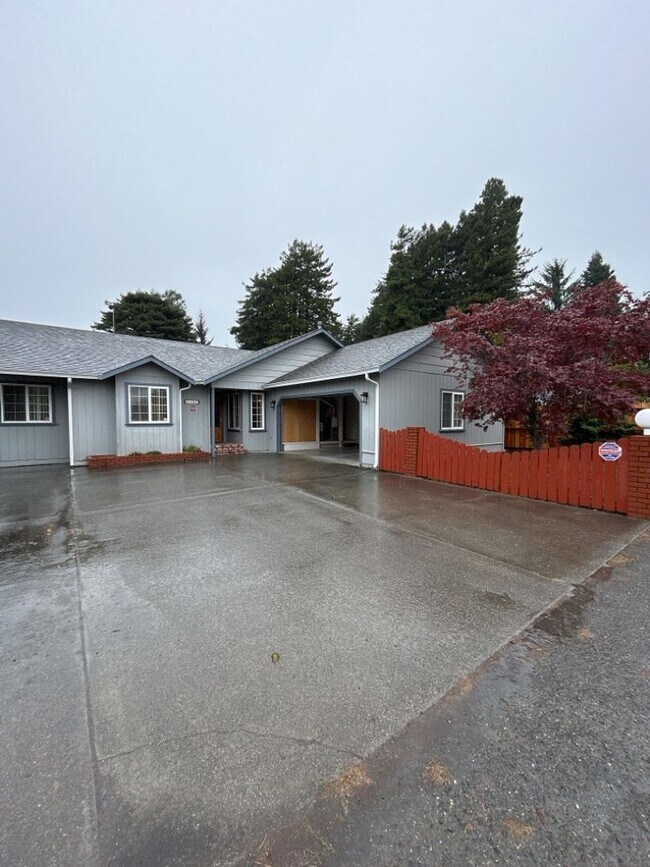 Building Photo - Cozy 3 Bedroom 2 Bath Home Located in Eureka