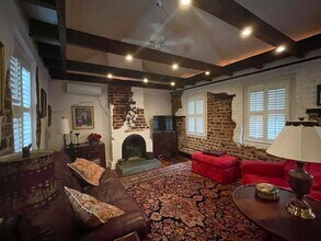 Building Photo - Charming fully furnished one bedroom condo in Ansonborough