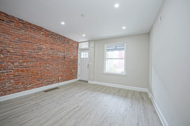 Building Photo - 1335 S Stanley St