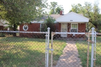 Building Photo - 2 Bed, Tinker Close & Garage!