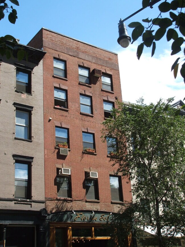 Building Photo - 361 Greenwich St