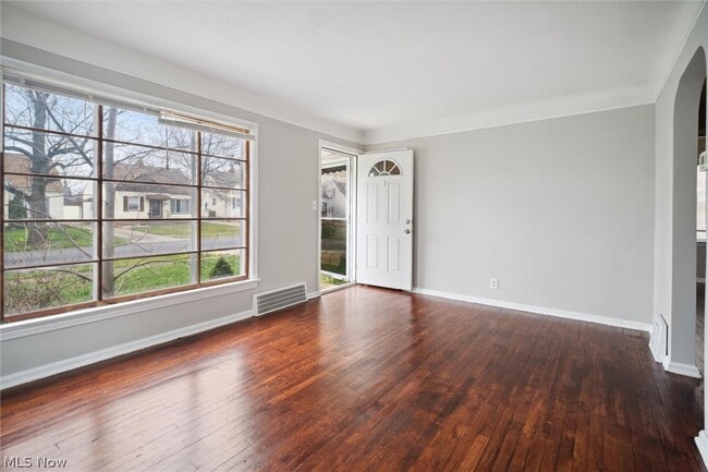Building Photo - 14116 Krems Ave