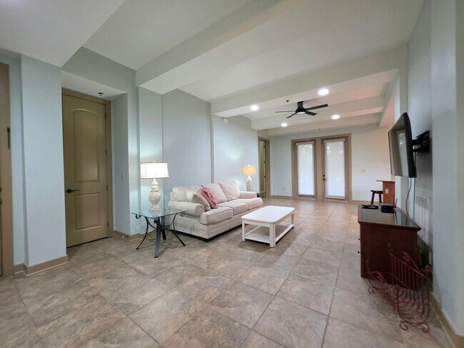 Building Photo - Ground floor 2/2 at The Enclave at Oak Hill