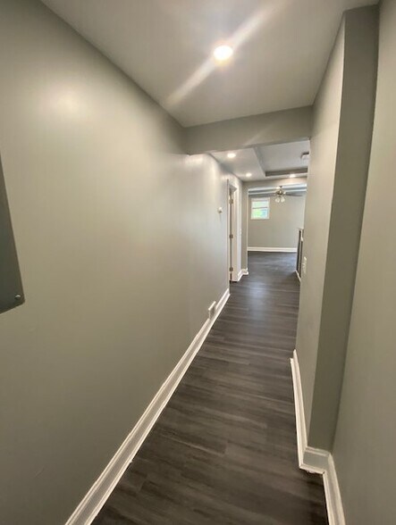 Building Photo - 102 Ashworth Plz