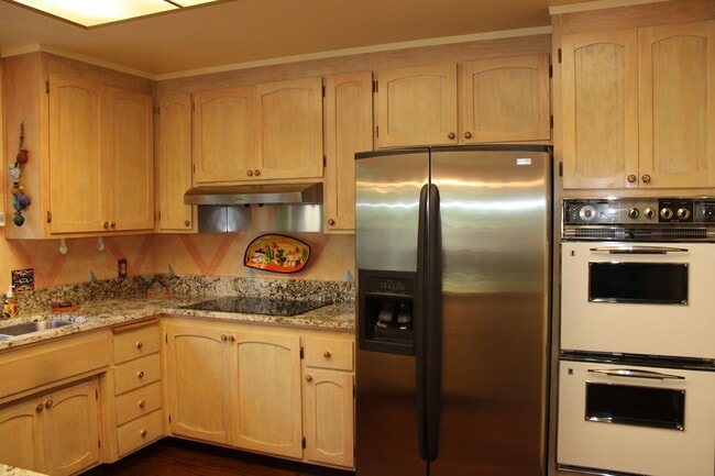 Building Photo - 400 Hartnell Pl