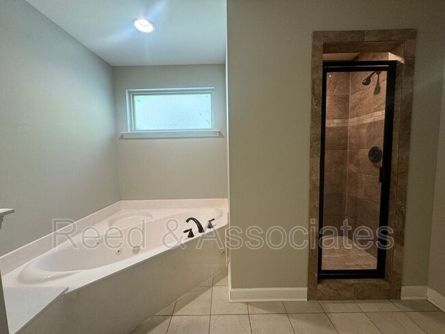 Building Photo - 1369 Switzer Dr