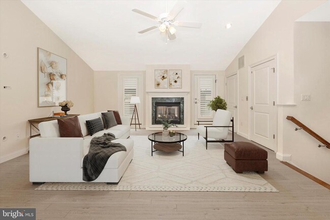 Building Photo - 10777 Symphony Park Dr