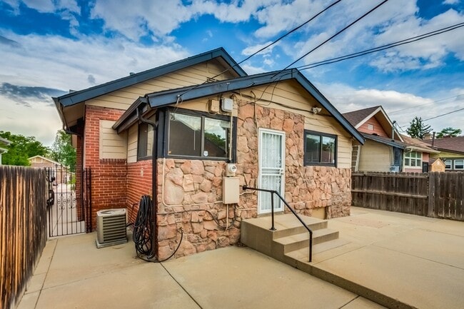 Building Photo - 4435 Clay St