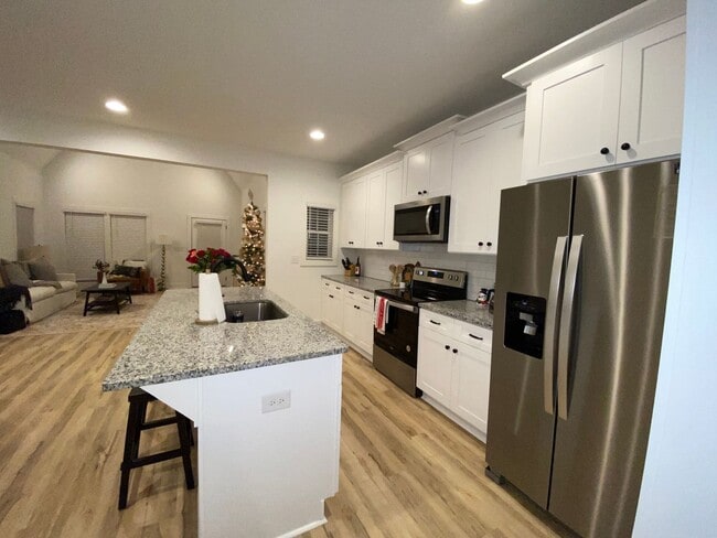 Building Photo - Fox Run Village Duette with Amenities