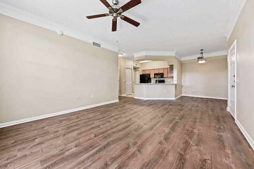 Building Photo - 9905 Baywinds Dr