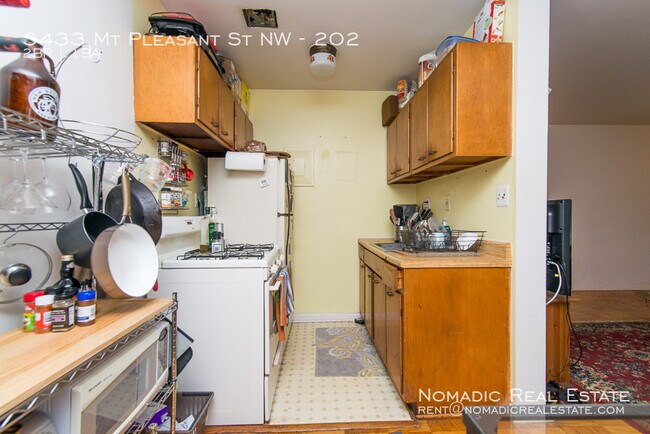 Building Photo - 3433 Mt Pleasant St NW