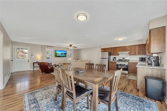 Building Photo - 303 Nottingham Dr