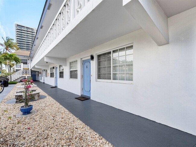 Building Photo - 3220 NE 10th St