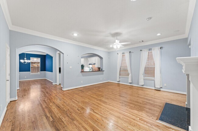 Building Photo - 10106 Holly Chase Dr