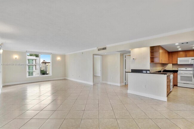 Building Photo - 10350 W Bay Harbor Dr