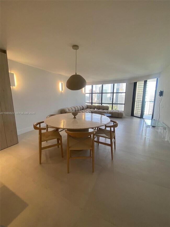 Building Photo - 1901 Brickell Ave