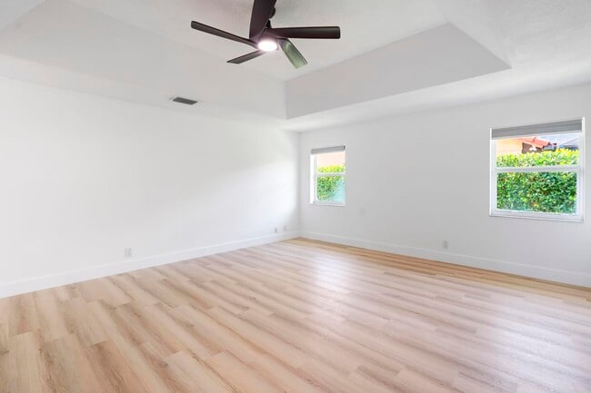 Building Photo - 10129 Canoe Brook Cir