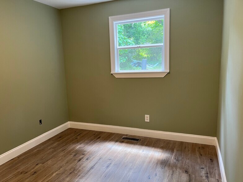 Building Photo - 229 Glenrock Dr