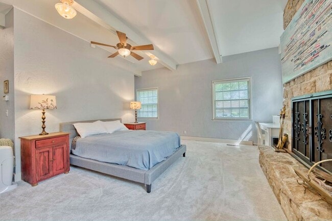 Building Photo - Beautiful 4 bedroom home in University Heights! Don't miss this one!