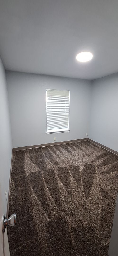 Building Photo - 196 - 3427/3429 SE 3rd