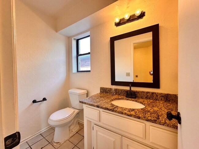 Building Photo - Spacious 4 Bed in Deer Creek