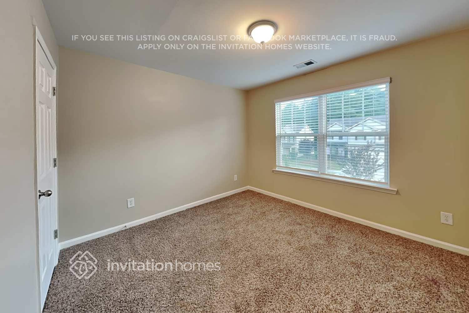 Building Photo - 925 Donington Cir SE