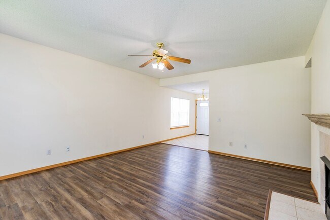 Building Photo - ***1502 Cresent***