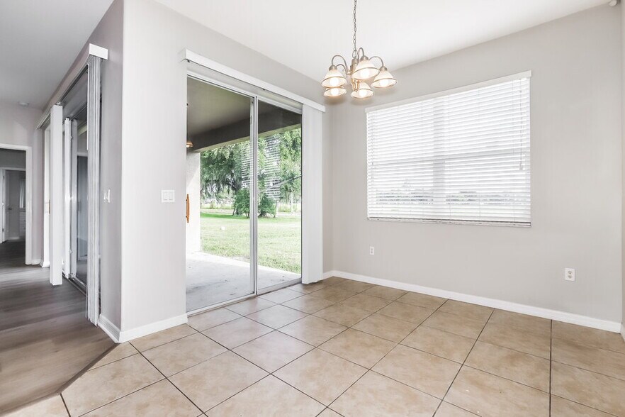 Building Photo - 2459 Hamlet Cir