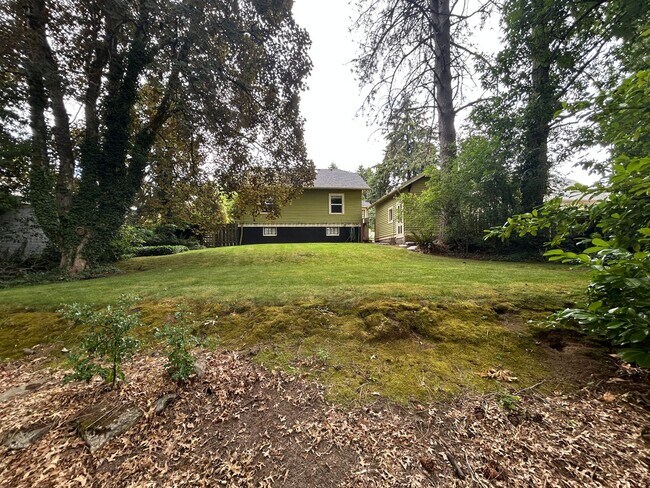 Building Photo - 3 BD SW Portland Home Near Multnomah Village