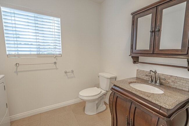Building Photo - Spacious Single-Story 3-Bedroom Home in Va...