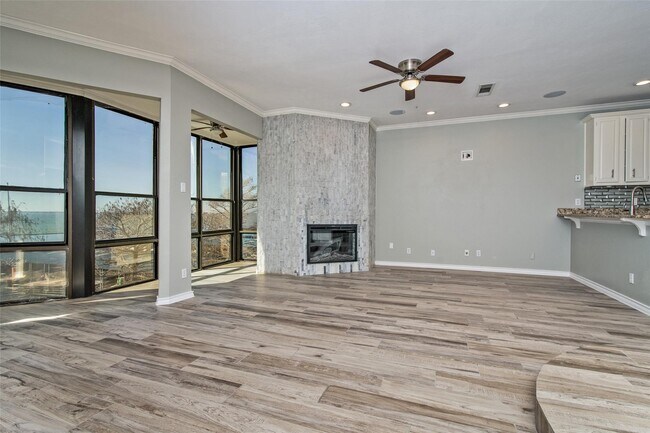 Building Photo - 458 Yacht Club Dr