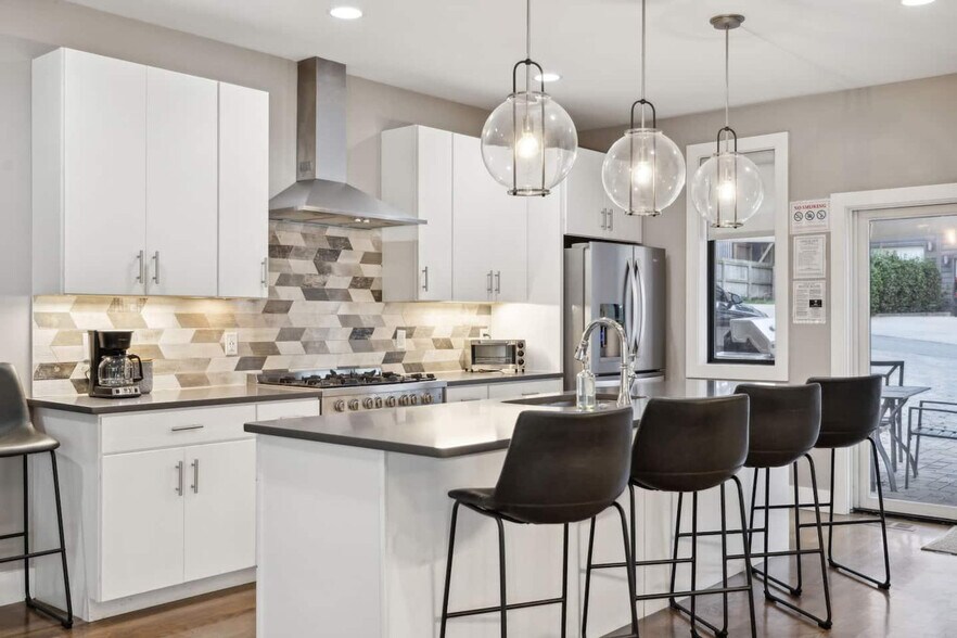 Building Photo - 425b 36th Ave N