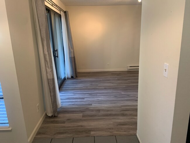 Building Photo - One Bedroom Condo Available in Watergate C...