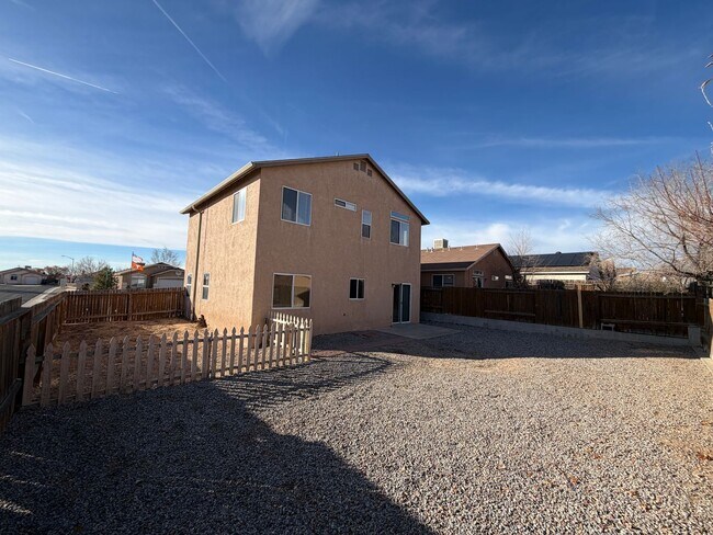 Building Photo - 4 Bedroom Home Available Near Unser Blvd NW & McMahon Blvd!