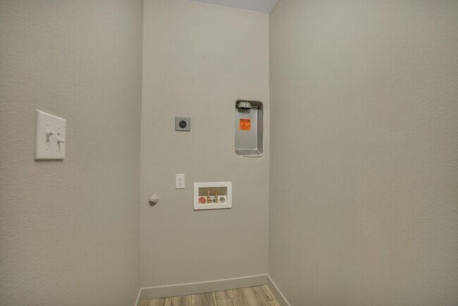 Building Photo - 2503 Ronan St