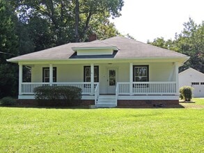 Building Photo - You need to see this beautiful home in Maryville City