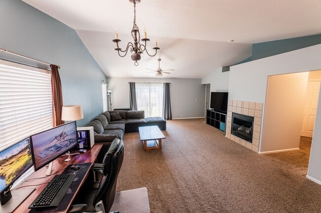 Building Photo - 3BD/2BA in Cross Creek Community