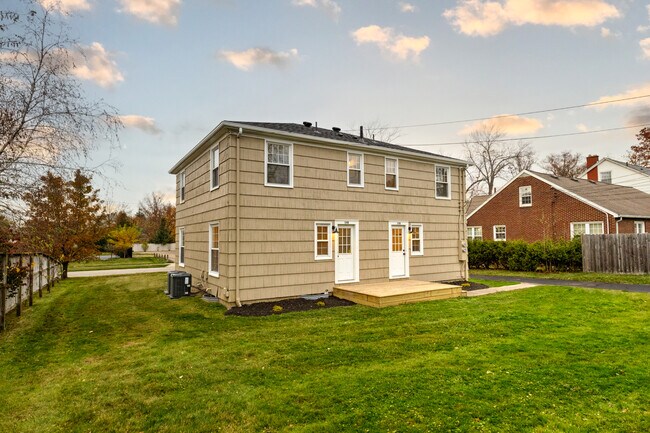 Building Photo - 148 Roselawn Ave NE