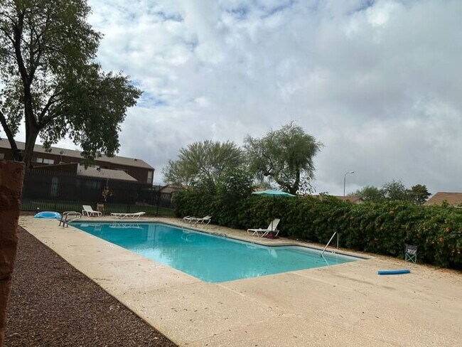 Building Photo - 2699 E Silk Oak Dr