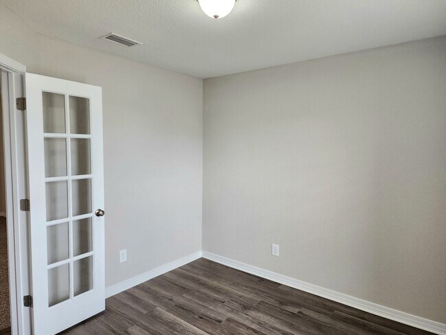Building Photo - Corner lot 3/2 home in Elberta