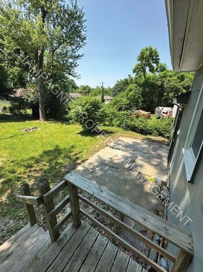Building Photo - Home in Ruskin Heights