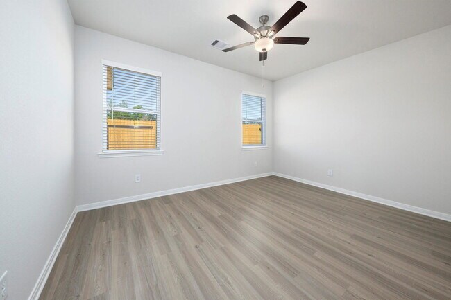 Building Photo - 15454 Maple Ter Dr