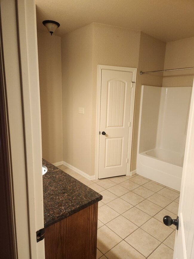 Building Photo - 437 Dunlap Ave