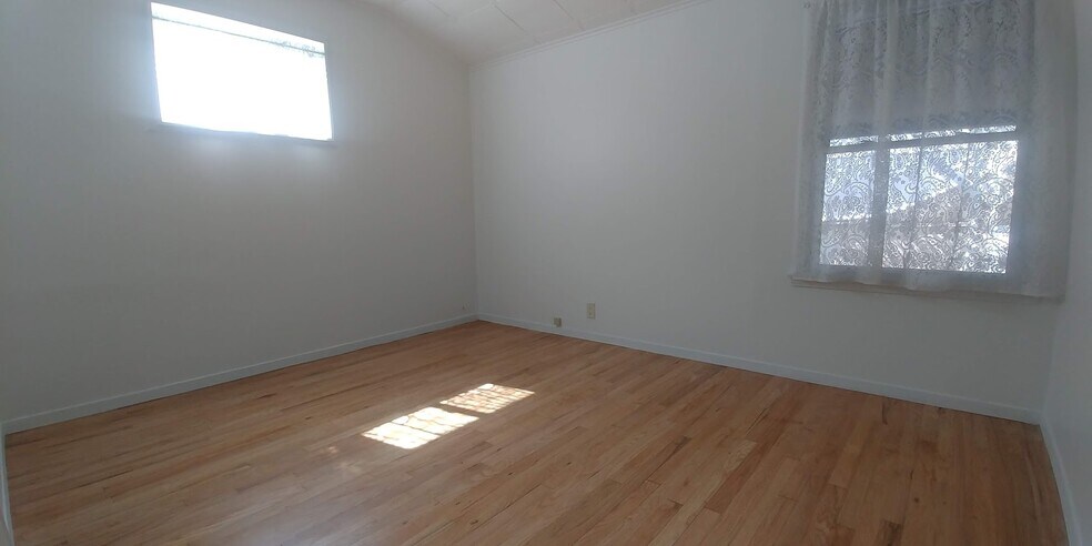 Building Photo - 3555 Colonial Ave