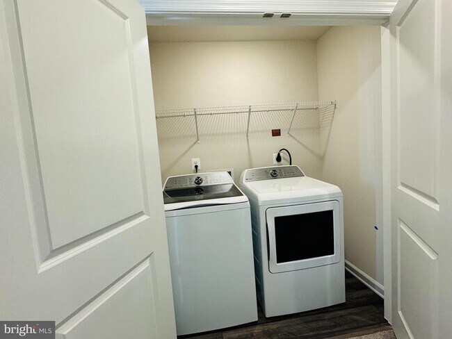Building Photo - 12 BROOKFIELD Mews
