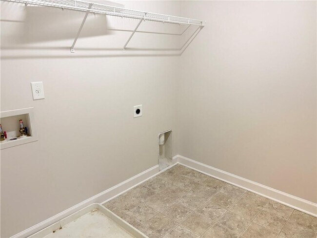 Building Photo - 204 Providence Ln