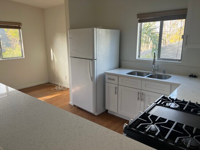 Building Photo - 652 San Juan Ave