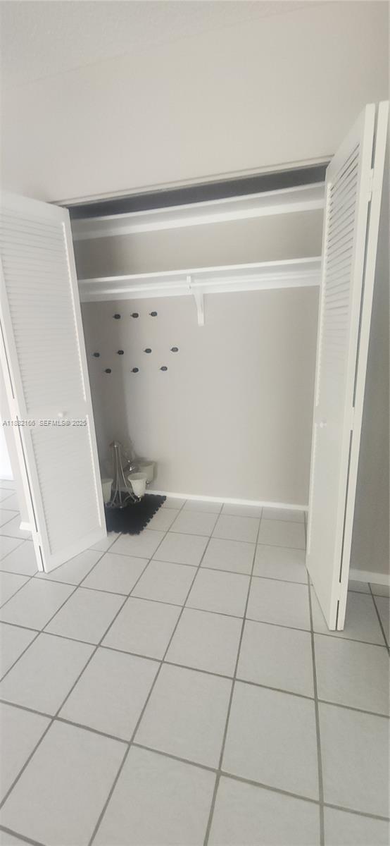 Building Photo - 1985 S Ocean Dr