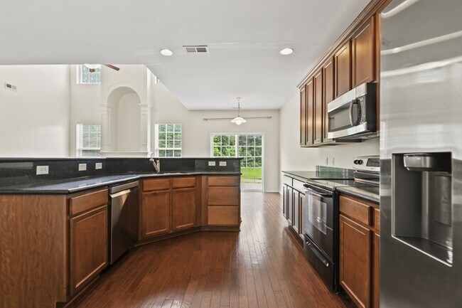 Building Photo - 465 Green Park Ln