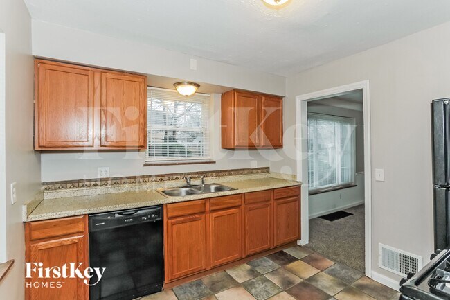 Building Photo - 1017 W North Bend Rd